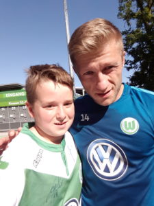  Für den polnischen Schüler und VfL-Fan Jacek ist ein Traum wahr geworden. Er hat in Wolfsburg sein Idol Jakub Blaszczykowski getroffen.